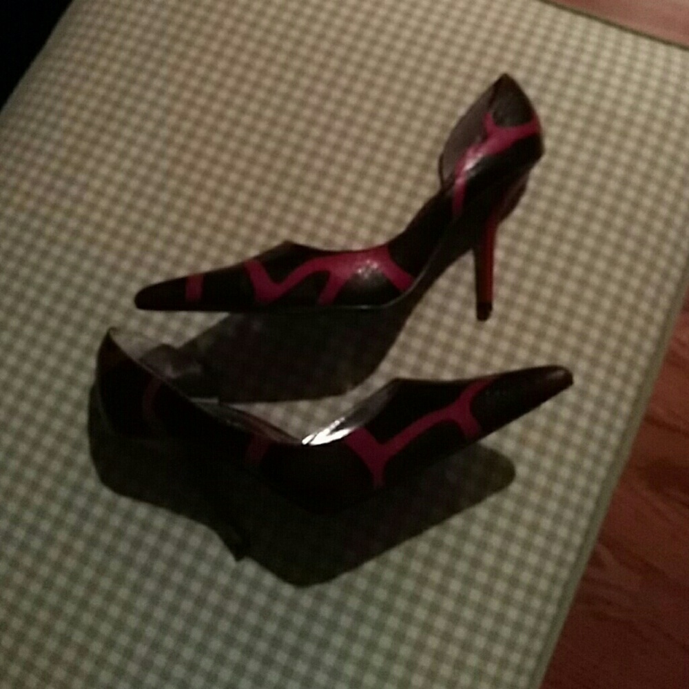 Shoes - Picture 2 of 4